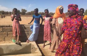 Reisebericht Bamtaare - Fatou mit Frauen